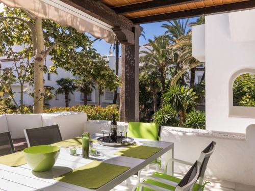 Een restaurant of ander eetgelegenheid bij Apartment Alcazaba Beach by Interhome