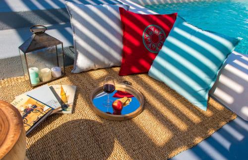 Бассейн в CAPE 9 Villas & Suites или поблизости