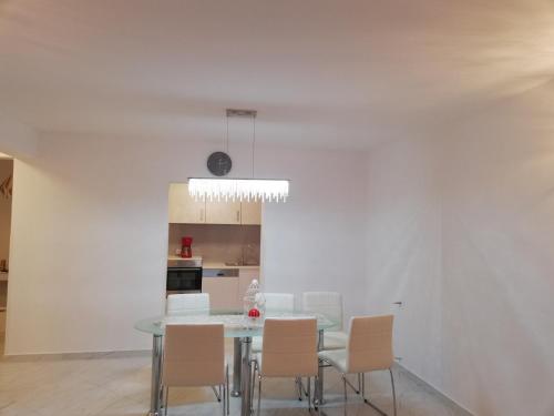 a kitchen and dining room with a table and chairs at Apartment Marko in Rovinjsko Selo