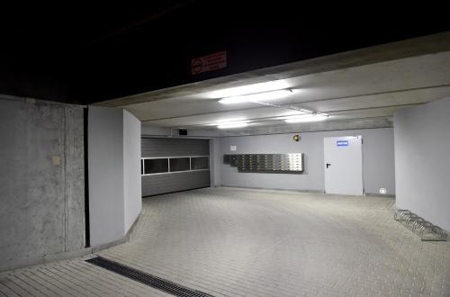 an empty parking garage with a large room with a door at Apartament Turkus in Kościerzyna