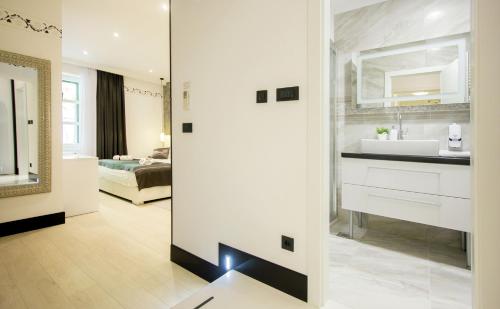 Bilik mandi di Well Of Life Luxury Rooms