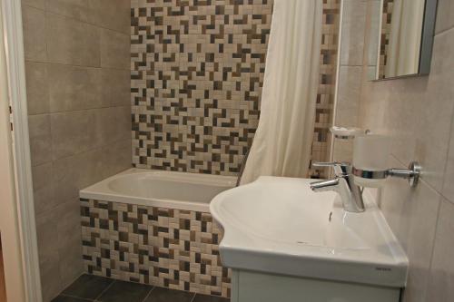 Ένα μπάνιο στο Valedina Rooms