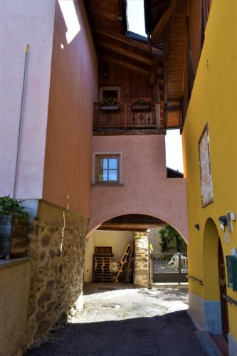 an external view of a building with a balcony at I Larici in Monclassico