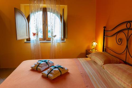 a bedroom with two towels sitting on a bed at Villa Nigro in Laureana Cilento