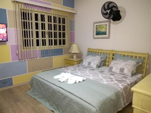 Ένα ή περισσότερα κρεβάτια σε δωμάτιο στο Sua Casa na Serra
