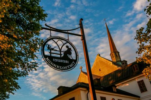 a sign for a pub in front of a church at Vadstena Klosterhotell Konferens & Spa in Vadstena