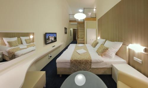 Postel nebo postele na pokoji v ubytování Esmarin wellness hotel
