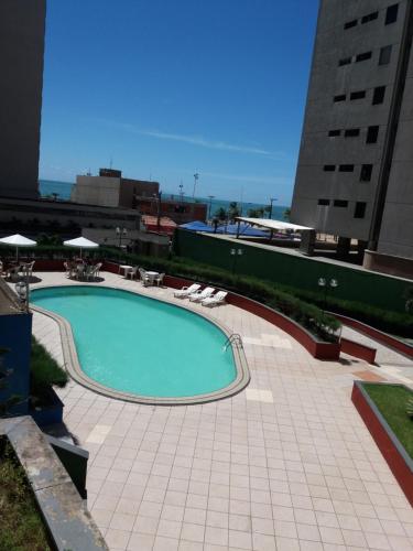 una gran piscina en la parte superior de un edificio en Ed. Porto de Iracema 630, en Fortaleza