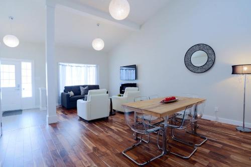 Χώρος καθιστικού στο Boardwalk Homes - Executive Guest Rooms & Townhomes