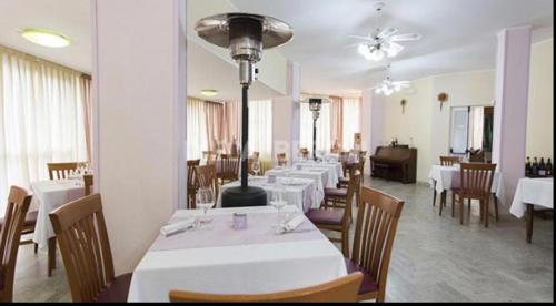 Εστιατόριο ή άλλο μέρος για φαγητό στο Hotel Arianna