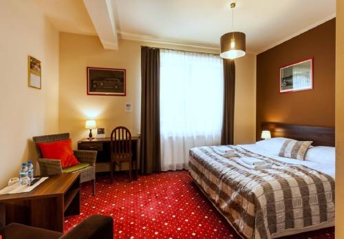 Vuode tai vuoteita majoituspaikassa Hotel Kochanów