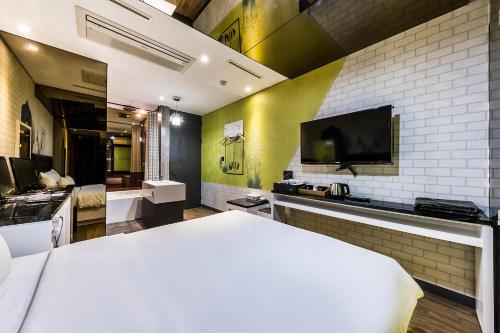 TV a/nebo společenská místnost v ubytování Hotel Cullinan jongno