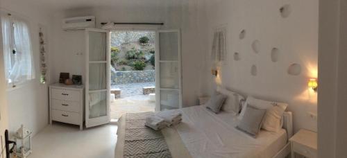 Gallery image of Navy Blue Suites in Ornos