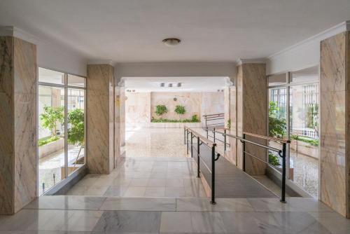 Stunning Spacious City Apartment with free parking