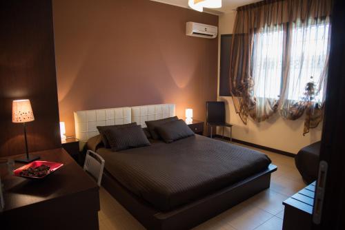 Een bed of bedden in een kamer bij Acitrezza B&B
