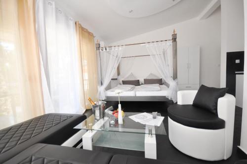 Gallery image of Villa Medusa Apartments in Dobra Voda