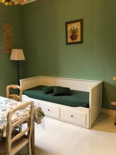 a bedroom with a bed with a green wall at B&B Country Dreams in Sulmona