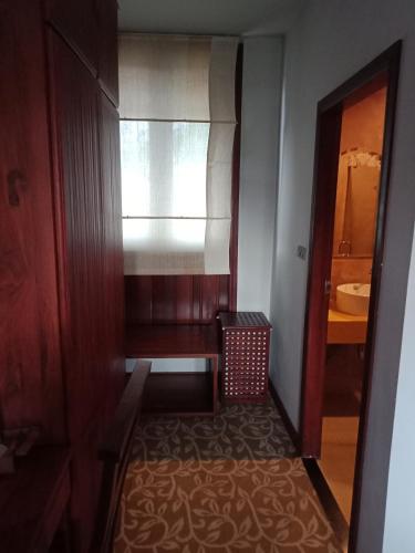 a room with a bathroom with a window and a sink at Charming Lao Hotel in Ban Chéng
