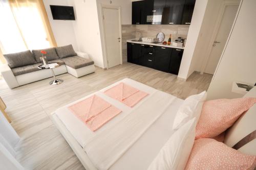 Gallery image of Villa Medusa Apartments in Dobra Voda
