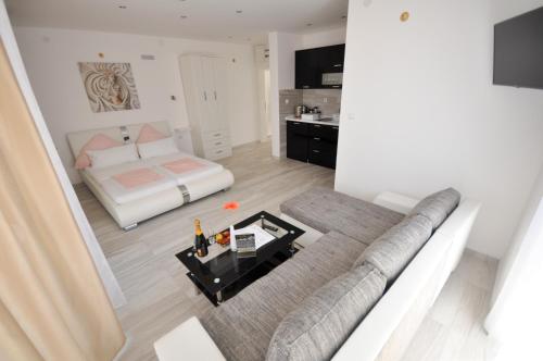 Gallery image of Villa Medusa Apartments in Dobra Voda