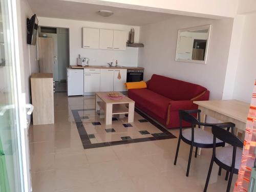 Dapur atau dapur kecil di Apartments Matteo