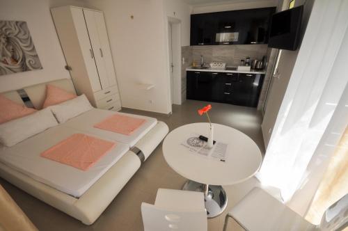 Gallery image of Villa Medusa Apartments in Dobra Voda