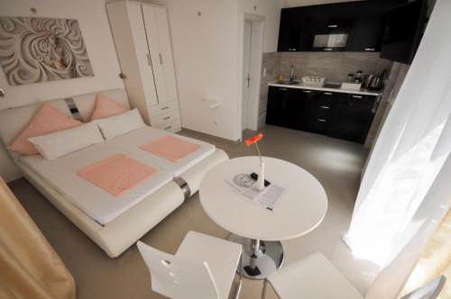 Gallery image of Villa Medusa Apartments in Dobra Voda