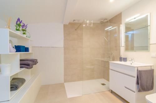 A bathroom at Es Pont Den Teulari Nou