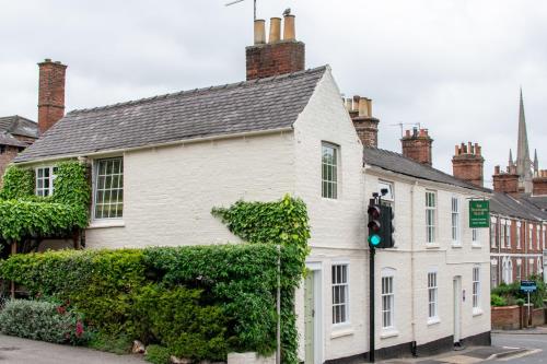 a white house with a traffic light in front of it at The Traveller's B&B in Louth