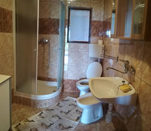 Ένα μπάνιο στο Guest House Julia