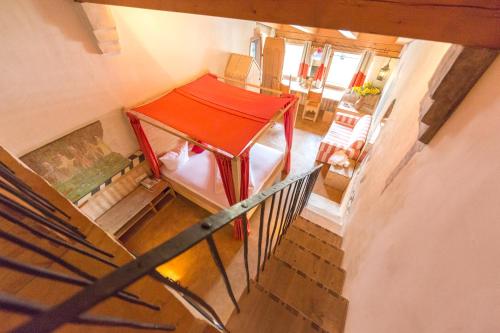 an overhead view of a room with a bed at Hotel San Gabriele in Rosenheim