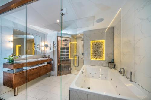 Kylpyhuone majoituspaikassa Thermal Hotel Visegrád