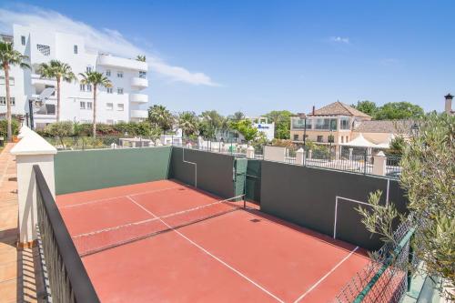 Tennis and/or squash facilities at Villa Simvid Marbella or nearby