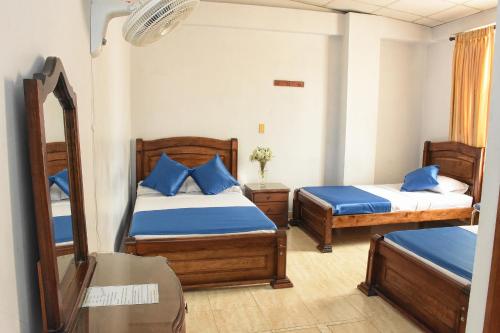 Un pat sau paturi într-o cameră la Hotel el Lago 2