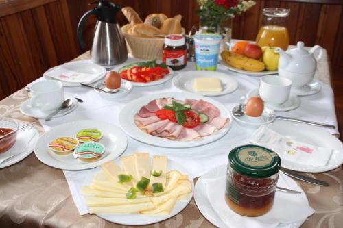 Comida en o cerca de este hotel