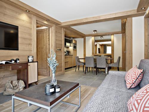a living room with a couch and a table at MGM Hôtels & Résidences - Résidence Anitea in Valmorel