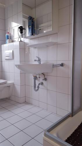 Koupelna v ubytování Haus Annegrete mit überdachter Terrasse zum Garten