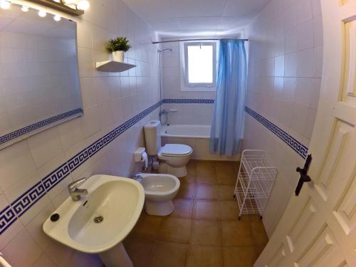 Koupelna v ubytování Trill Las Brisas A, 4-6 pax