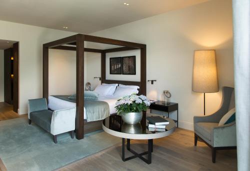 Postel nebo postele na pokoji v ubytování Filario Hotel & Residences