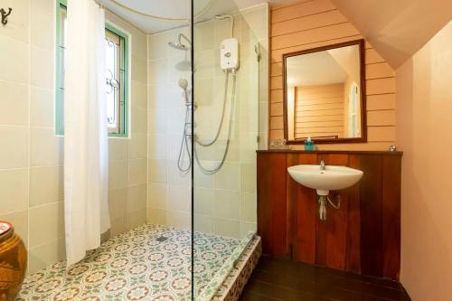 Un baño de Home & Hashery Boutique House