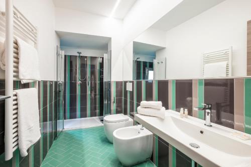 a bathroom with a toilet and a sink at Maison Degli Archi in Sorrento