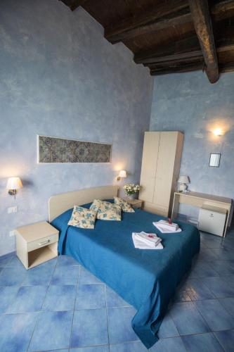a bedroom with a blue bed in a room at Blu Tropea Maison in Tropea