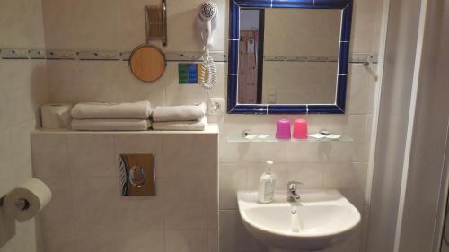 
A bathroom at Hotel Kreta
