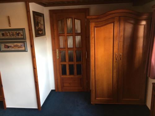 an empty room with a wooden cabinet and a door at CHATA Privlaky in Přívlaky