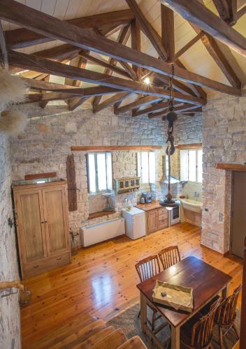 a large kitchen with a wooden table in a room at Artsistas Houses in Aristi