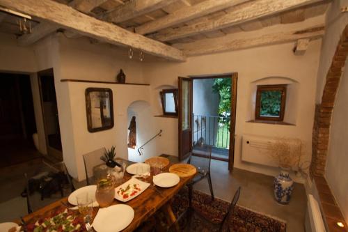 a dining room with a table and chairs in a room at Vestonicka Moruse in Dolní Věstonice