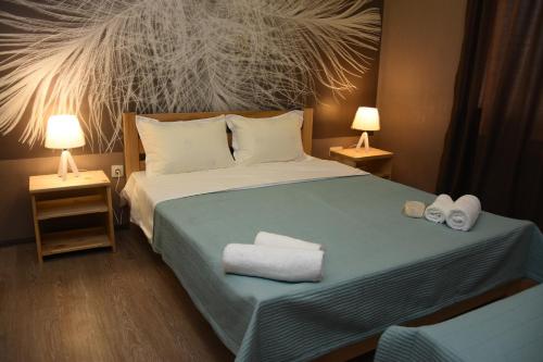 Ένα ή περισσότερα κρεβάτια σε δωμάτιο στο Sameba apartments