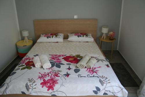 Postel nebo postele na pokoji v ubytování Room with garden