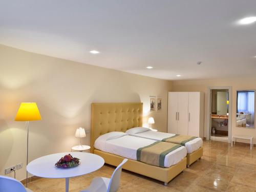 A bed or beds in a room at Mercure Villa Romanazzi Carducci Bari
