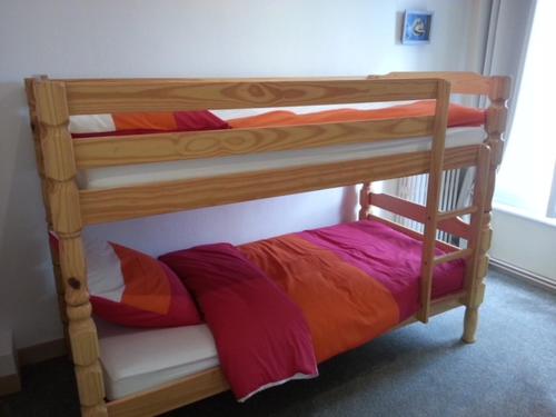 a couple of bunk beds in a room at La Nouvelle Criqueboise in Criquebeuf-en-Caux